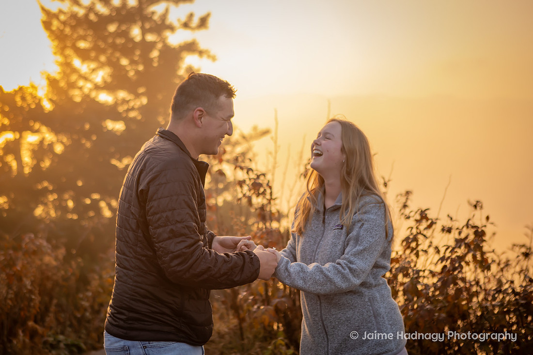 Engagement Photos in the Montains on a Hike