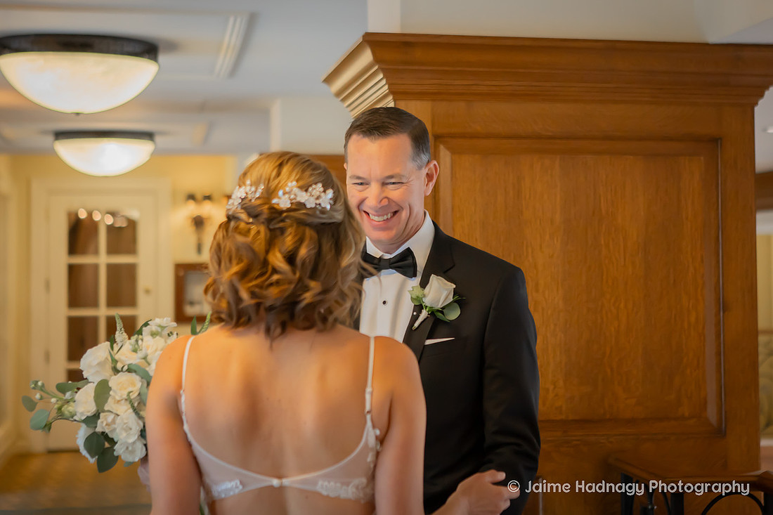 Getting Ready Wedding Photos at The Inn at Biltmore Estate | Asheville Photographer