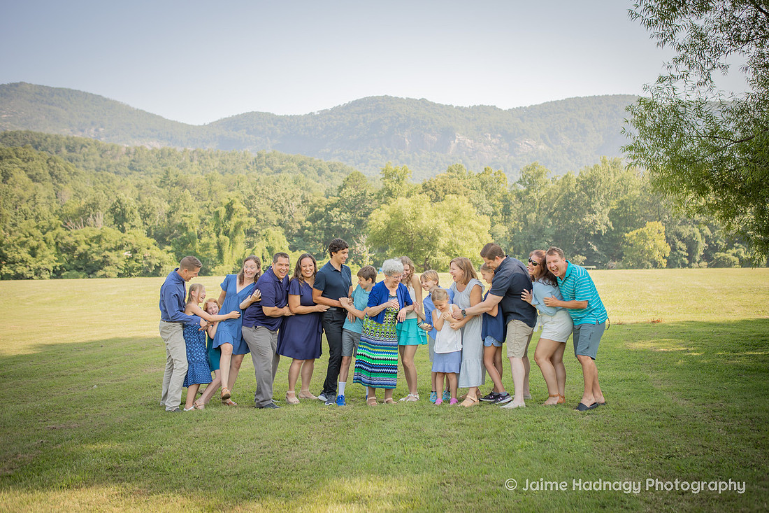 Extended Family Photos at Morse Park in Lake Lure | Asheville Photographer