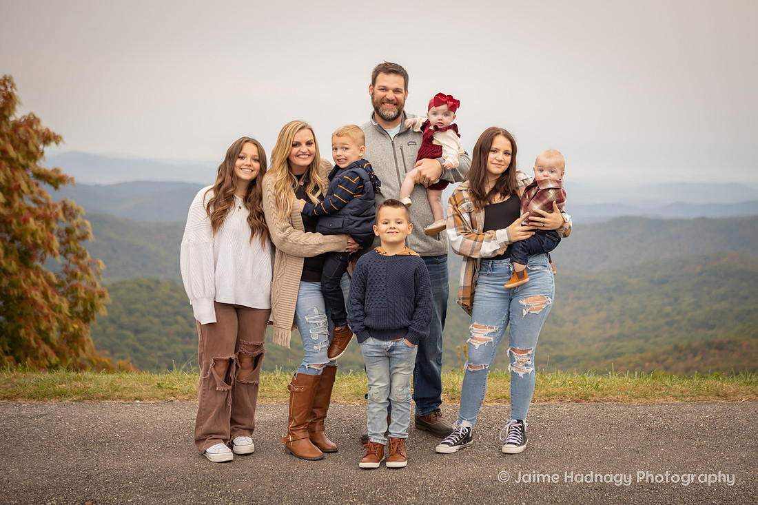 Family Photoshoot in the Mountains with Lots of Kids | Asheville Photographer