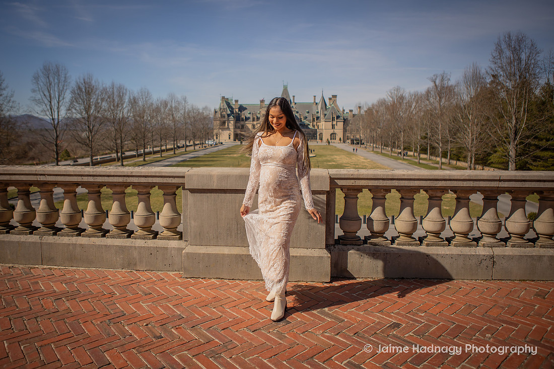 Beautiful Maternity Session at Biltmore Estate | Family Photography