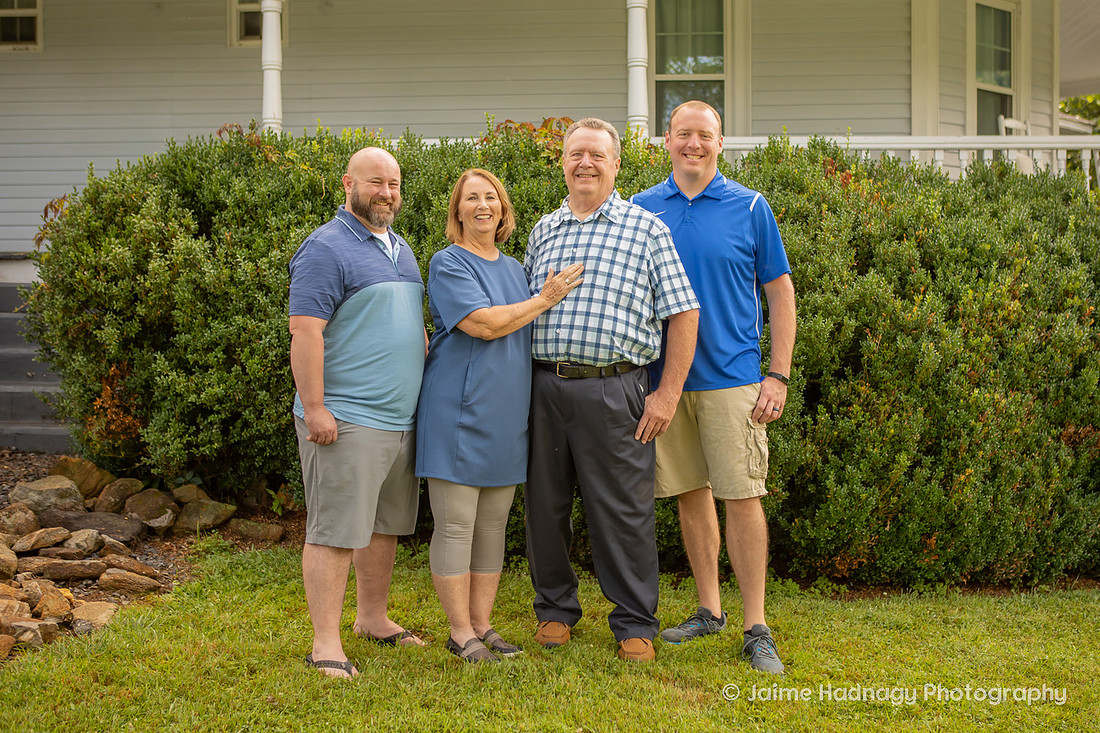 Extended Family Photo Shoot Large Group | Asheville Photographer