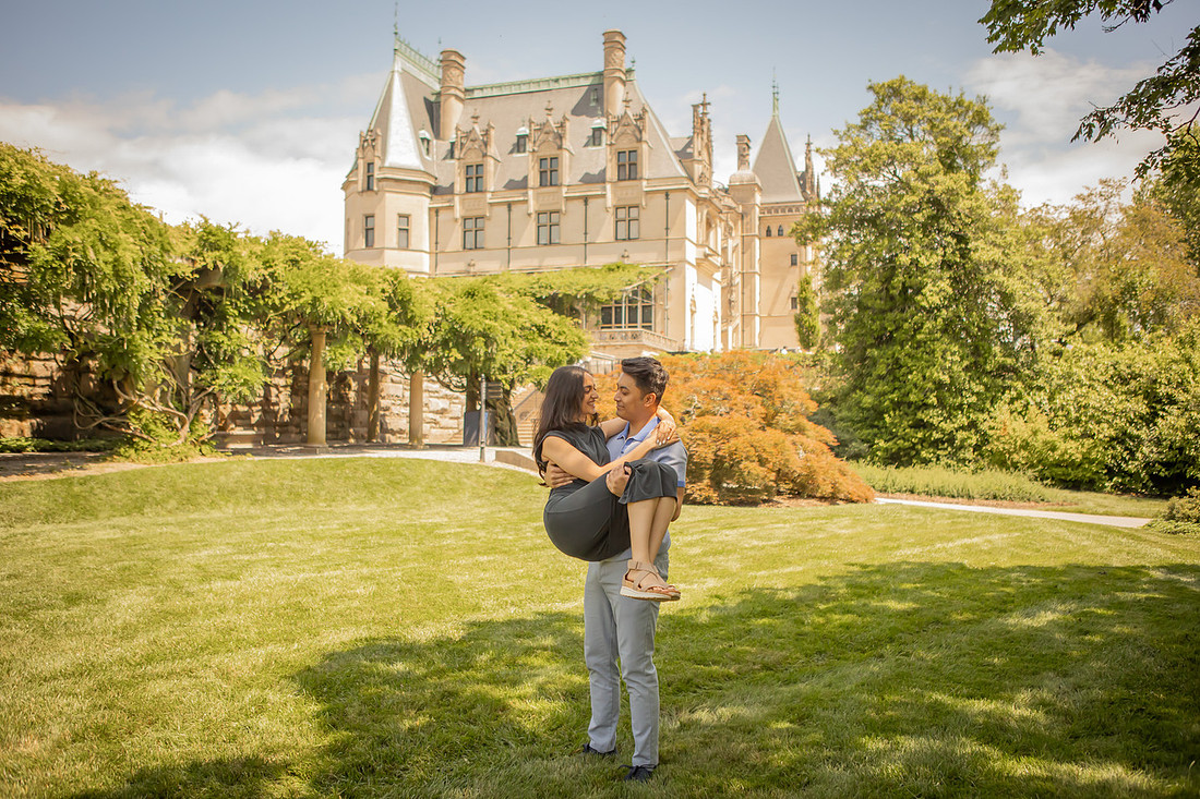 Couple next to the Biltmore House