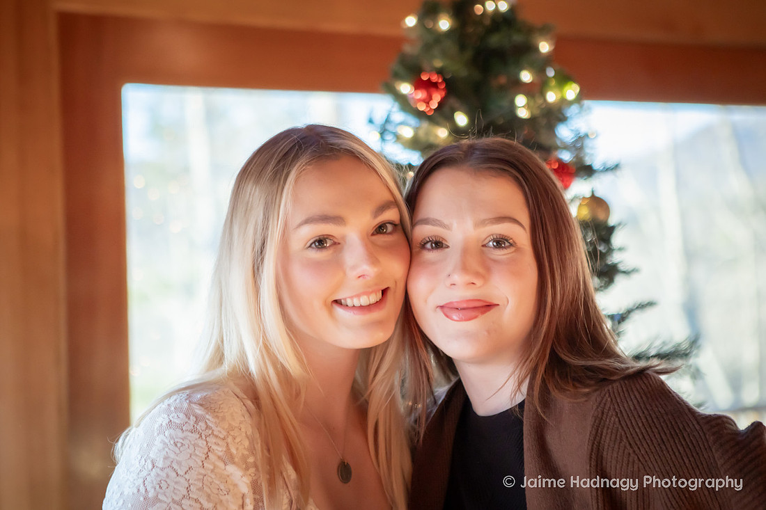 Christmas Tree Family  Pictures | NC Photographer