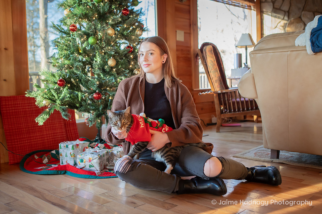 Christmas Family Photos with Cat 
