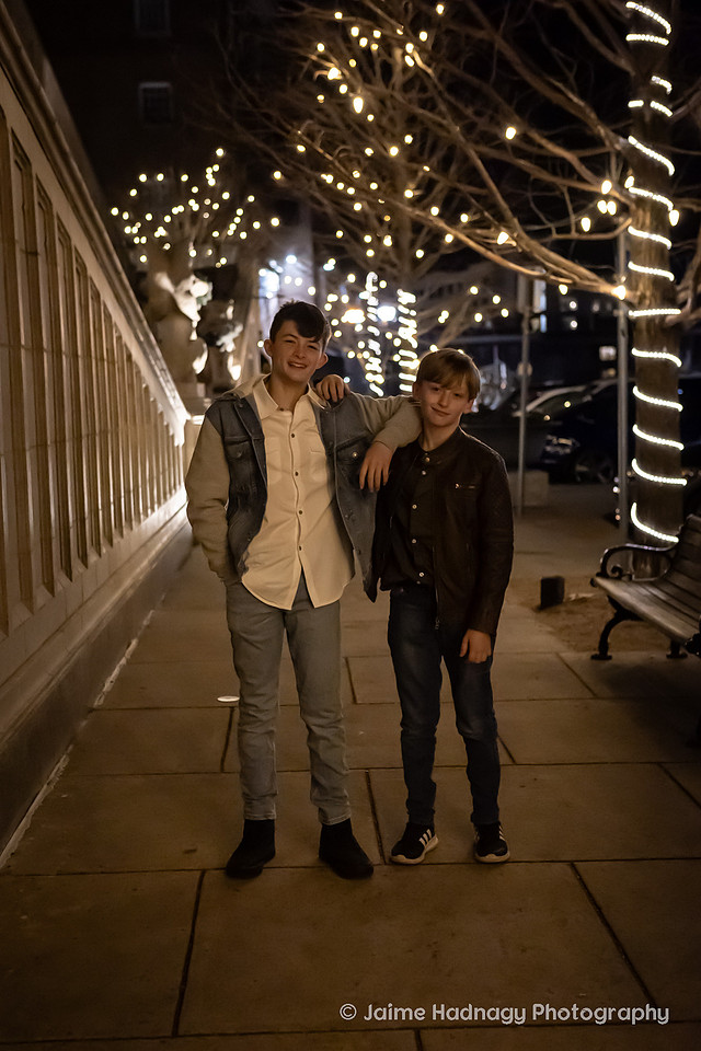 WIntertime Evening Family Photoshoot in Downtown Asheville with Christmas Lights