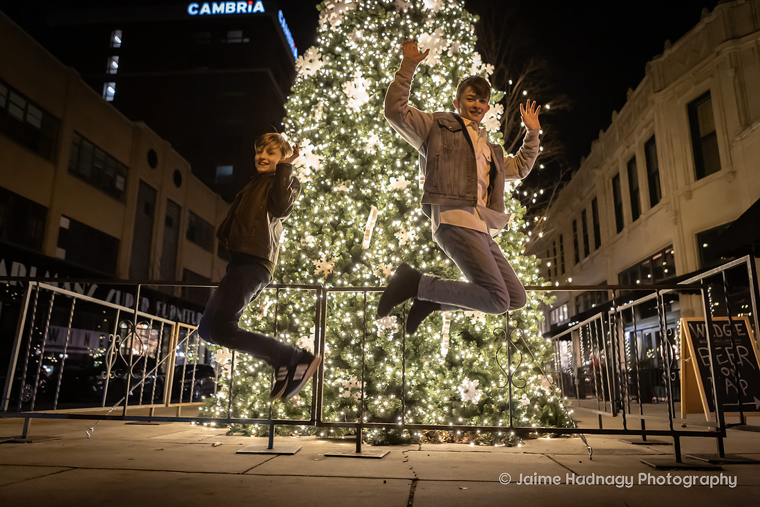 WIntertime Evening Family Photoshoot in Downtown Asheville with Christmas Lights