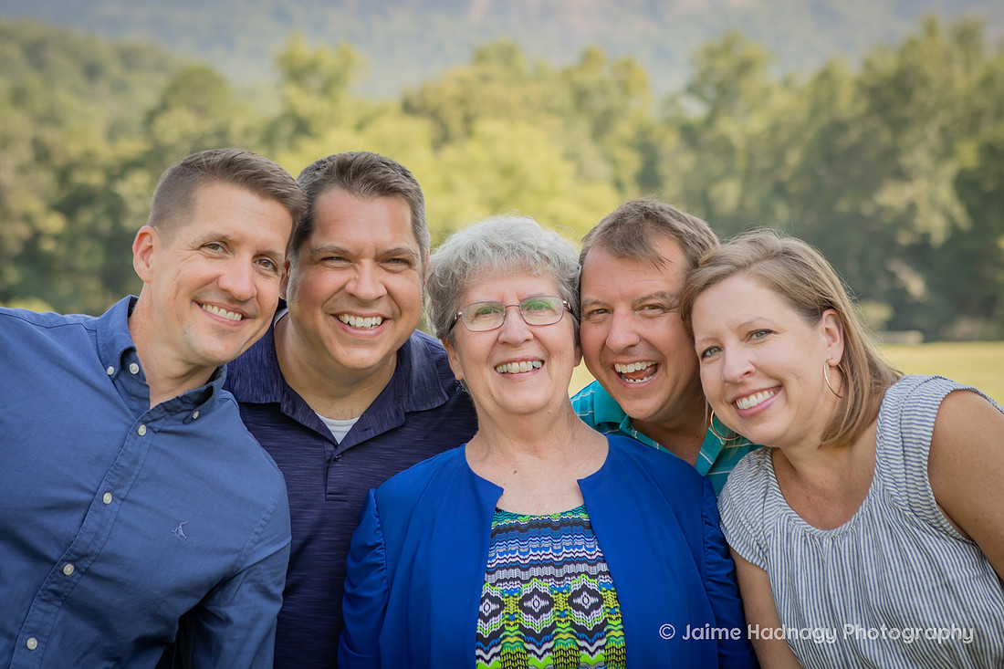 Extended Family Photos at Morse Park in Lake Lure | Asheville Photographer