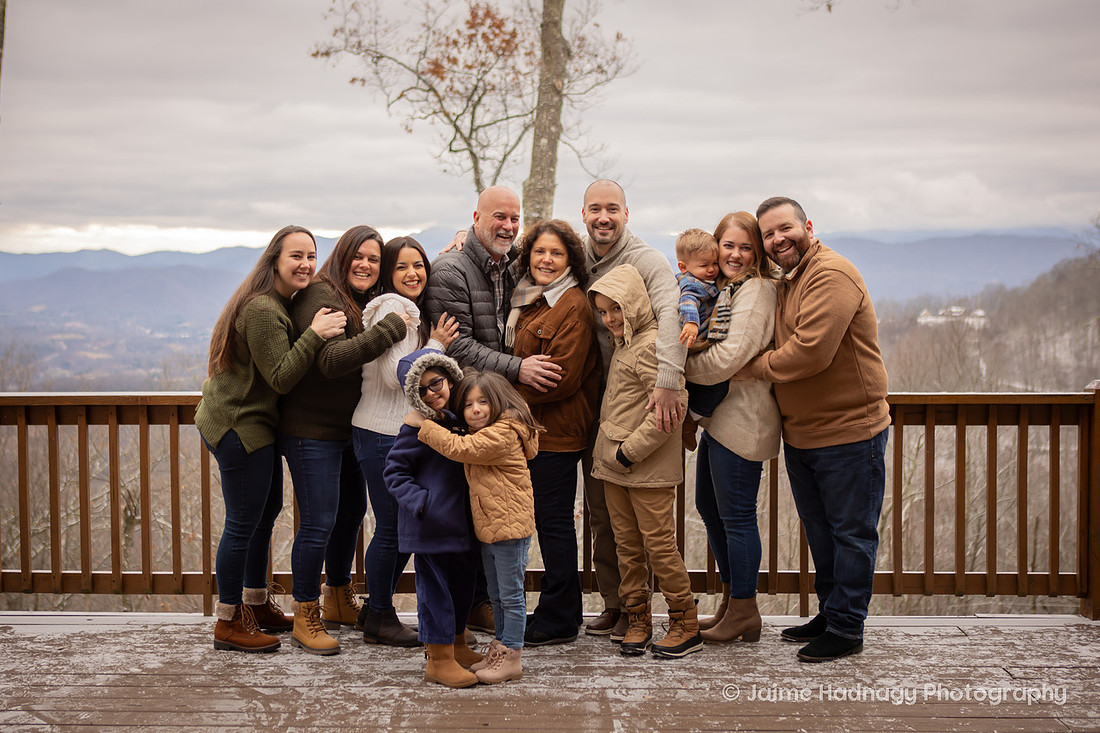 Winter Family Reunion Photoshoot in the mountains of Western North Carolina | Asheville Family Photographer