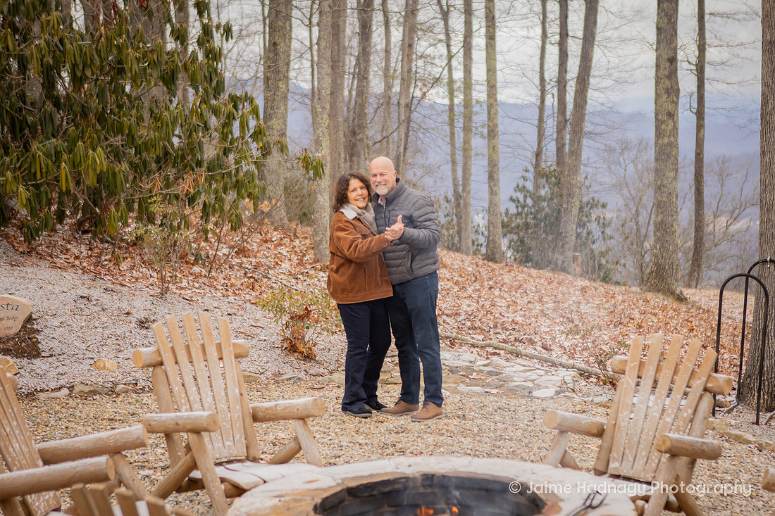 Winter Family Reunion Photoshoot in the mountains of Western North Carolina | Asheville Family Photographer