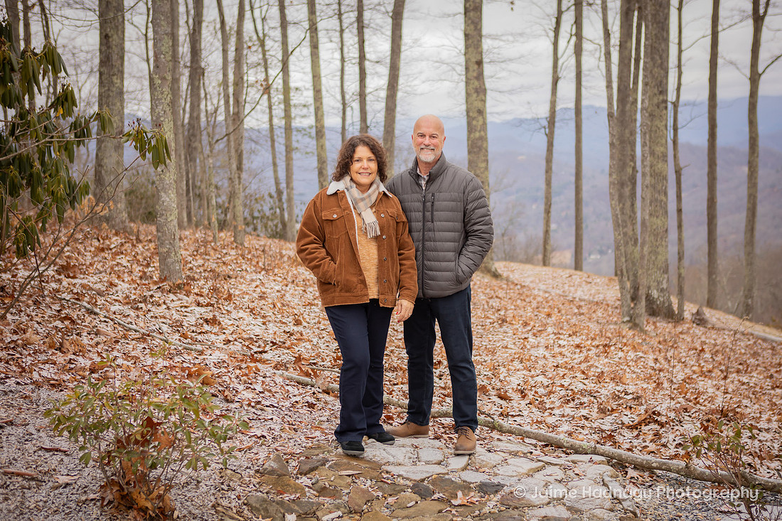 Winter Family Reunion Photoshoot in the mountains of Western North Carolina | Asheville Family Photographer