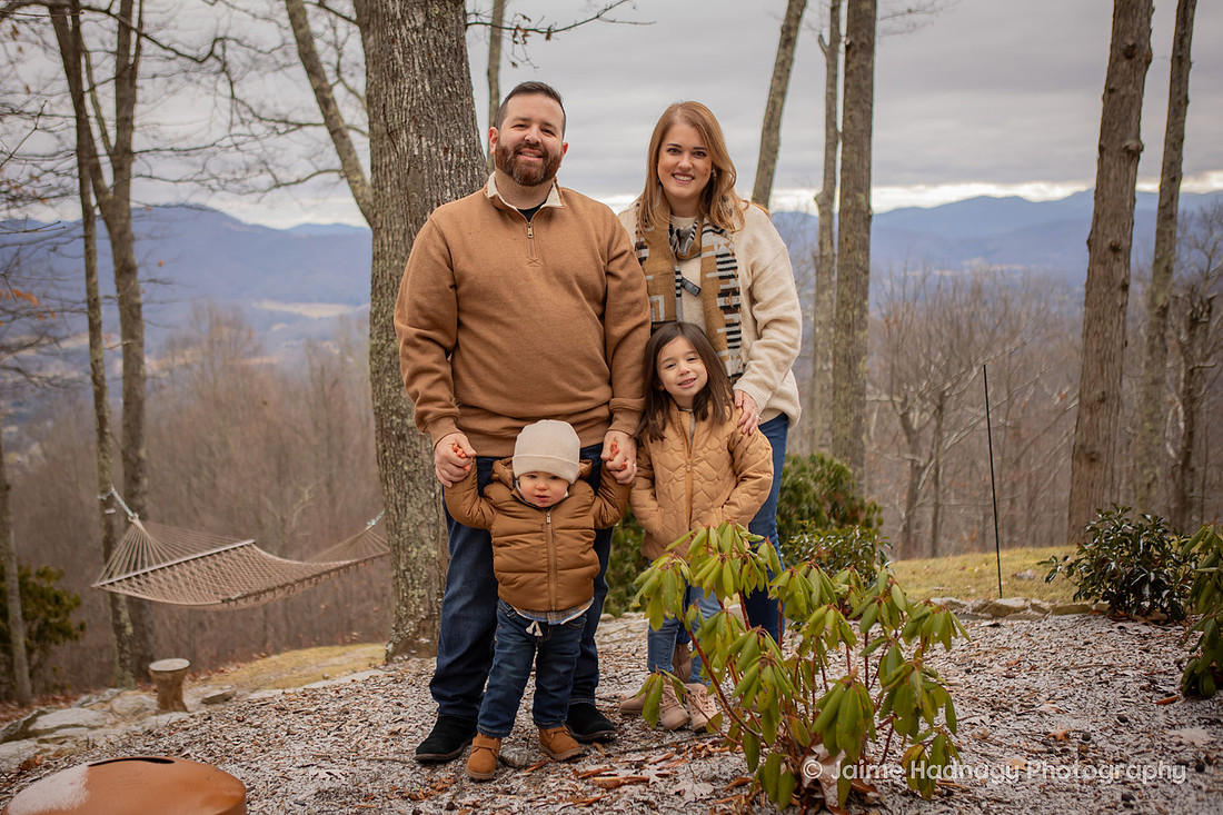 Winter Family Reunion Photoshoot in the mountains of Western North Carolina | Asheville Family Photographer