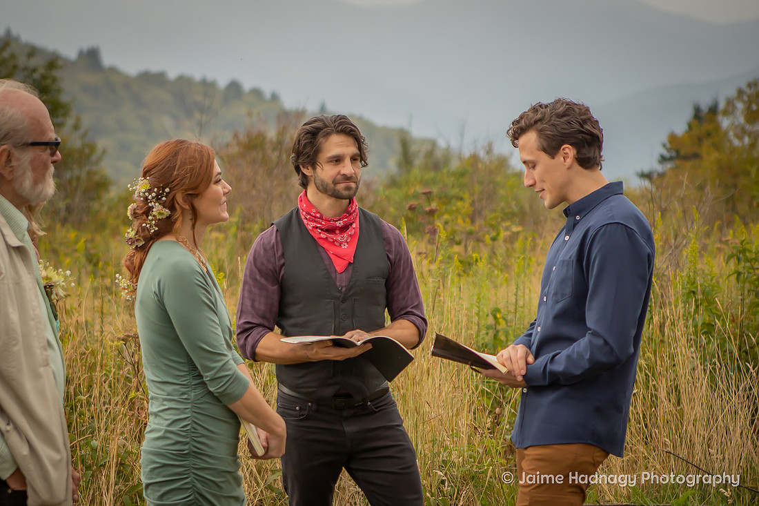 Micro Wedding in Nature | Mountain Adventure Elopement Photographer