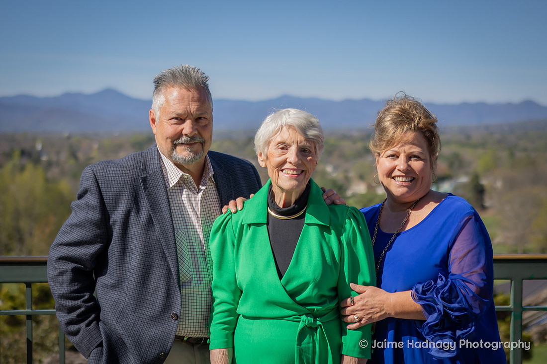 Extended Family Photos at the Omni Grove Park Inn | Asheville Photographer | 90th Birthday Party