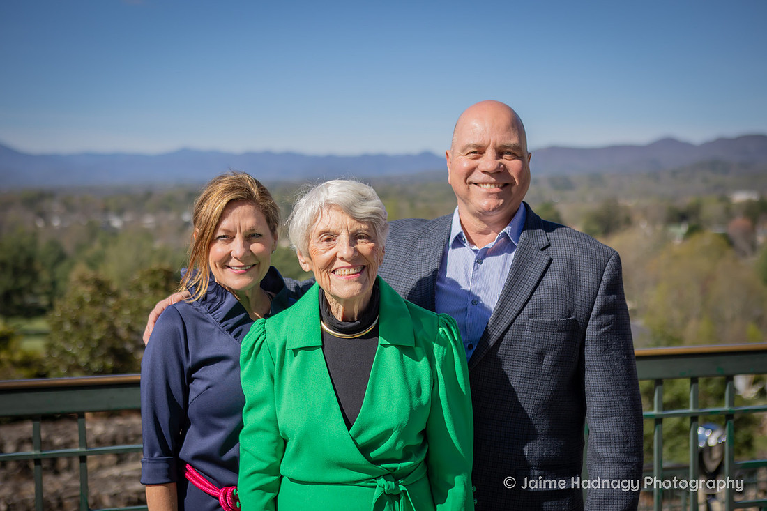 Extended Family Photos at the Omni Grove Park Inn | Asheville Photographer | 90th Birthday Party
