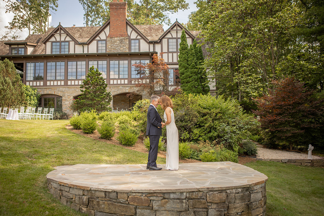 Gorgeous Backyard Wedding Photoggraphy | Asheville Micro Wedding Photographer
