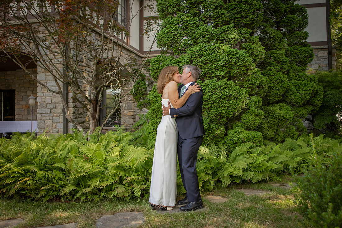 Gorgeous Backyard Wedding Photoggraphy | Asheville Micro Wedding Photographer
