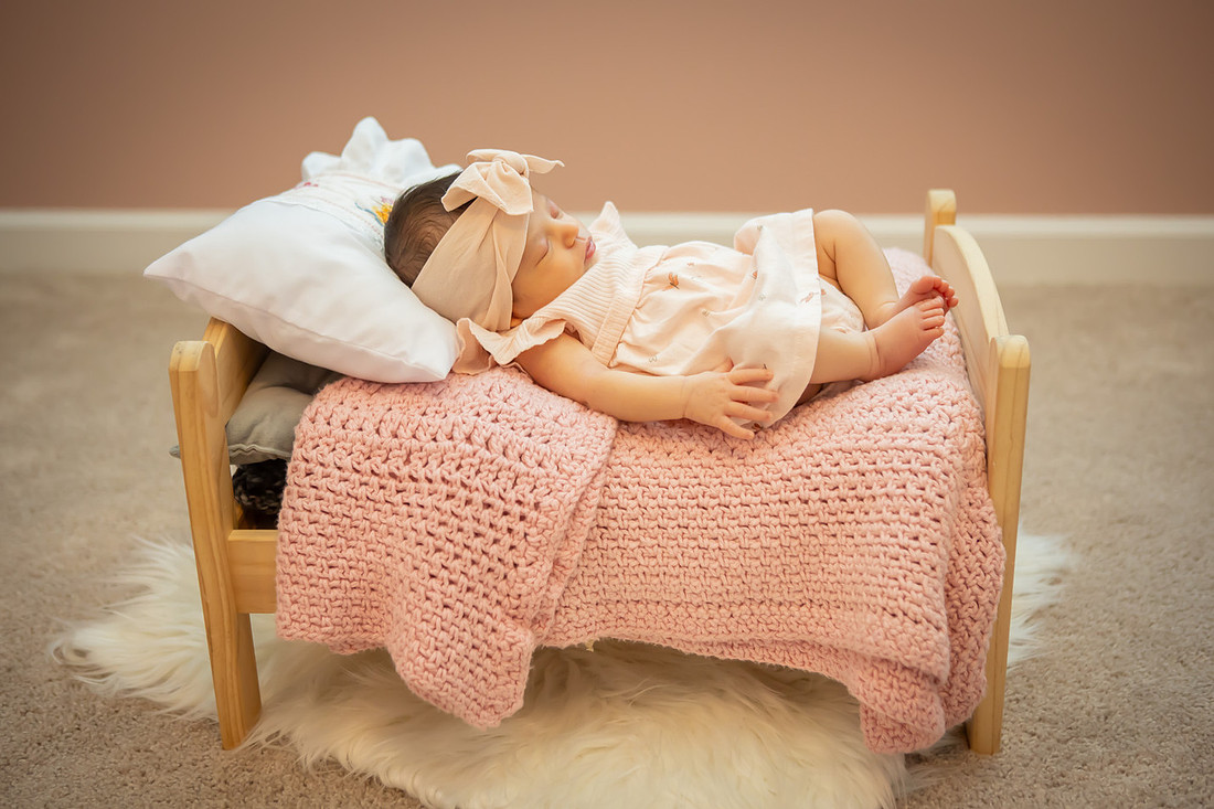 Newborn Photographer Photos with Baby and Parents