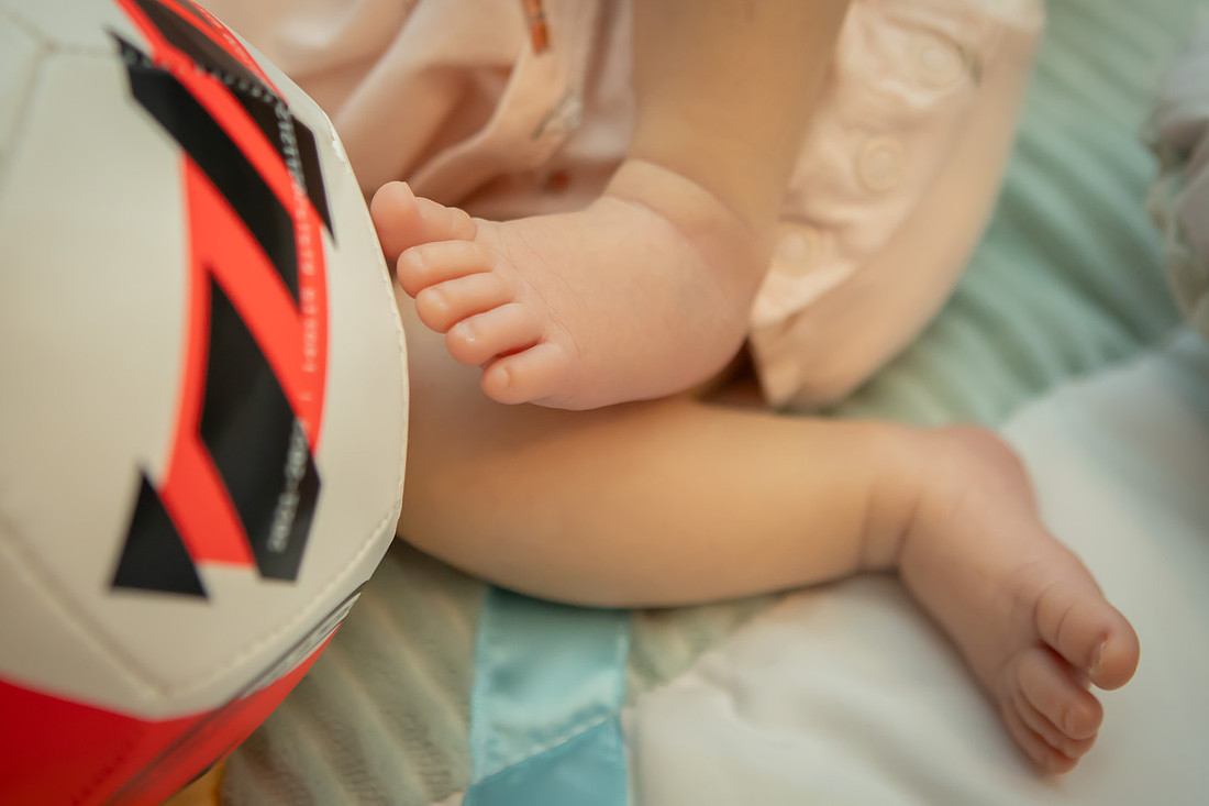 Newborn Photographer Photos with Baby and Parents