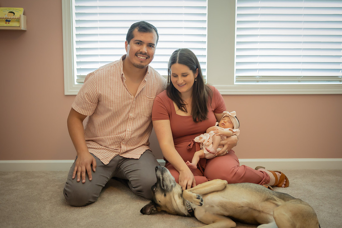 Newborn Photographer Photos with Baby and Parents
