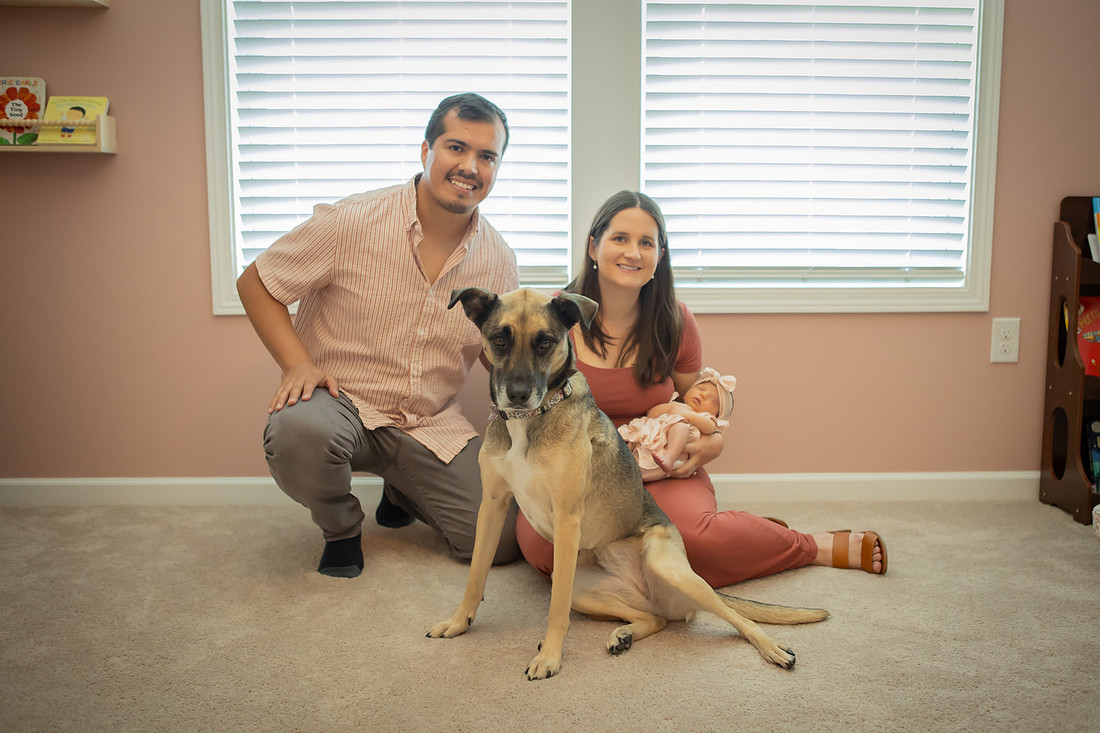 Newborn Photographer Photos with Baby and Parents