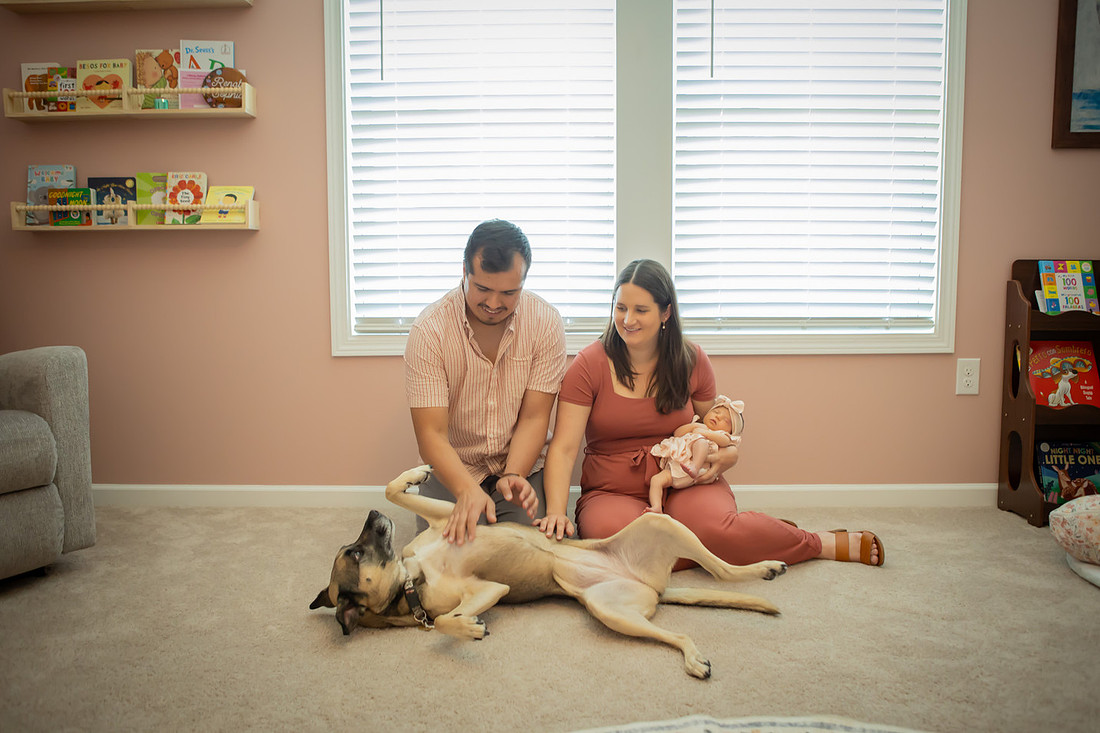 Newborn Photographer Photos with Baby and Parents