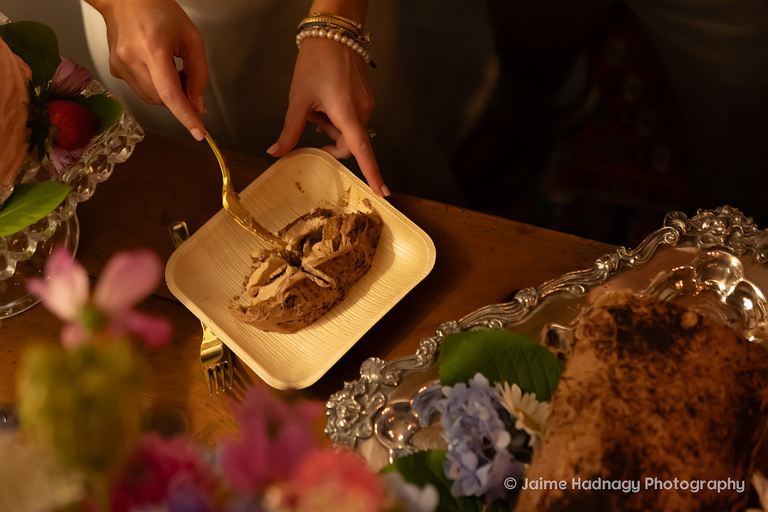 Wedding Cake Cutting Photography
