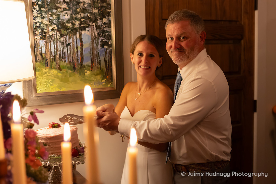 Wedding Cake Cutting Photography