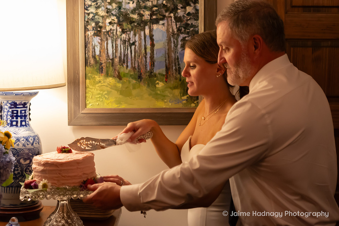 Wedding Cake Cutting Photography