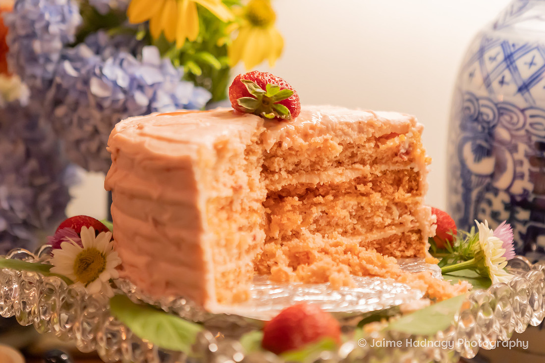 Wedding Cake Cutting Photography