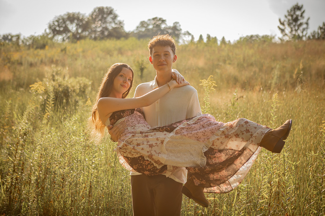 Couples Anniversary Photos in a Field