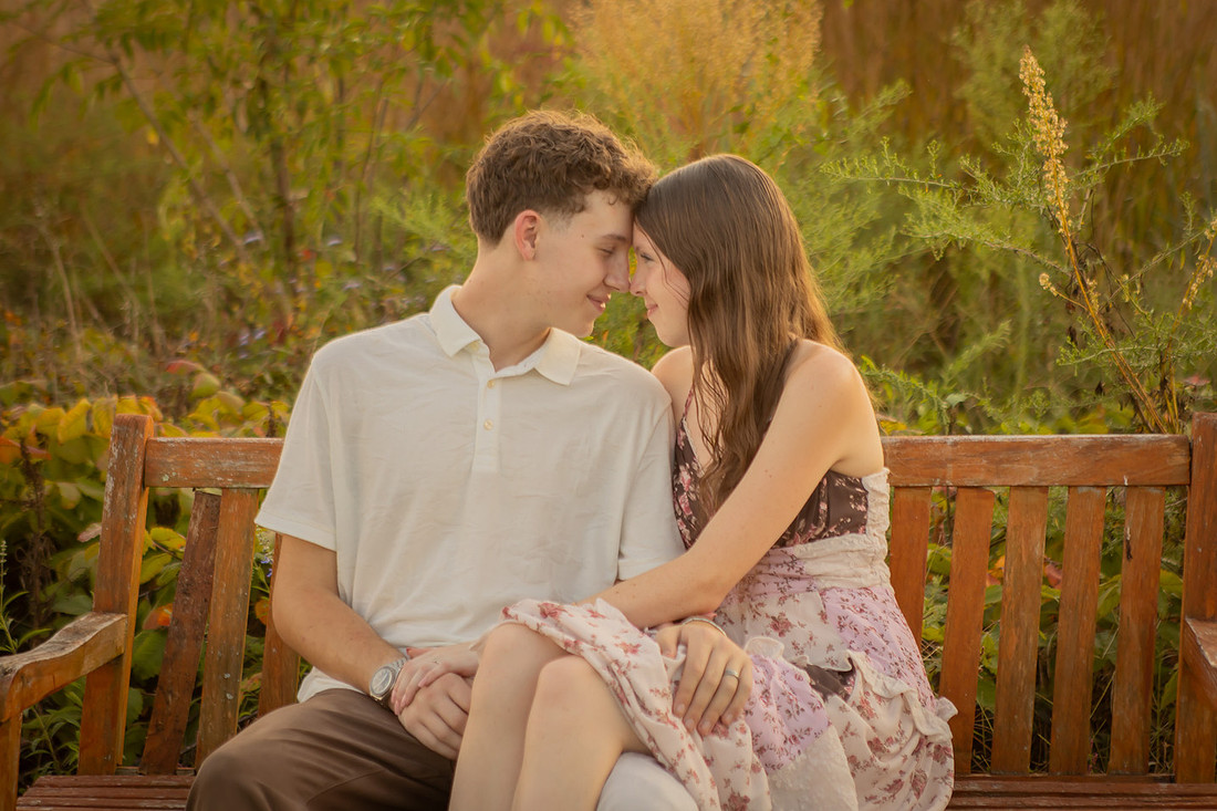 Beautiful Outdoor Couples Photos