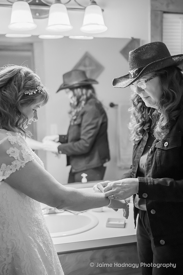 Getting Ready for Wedding | North Carolina Wedding Photographer