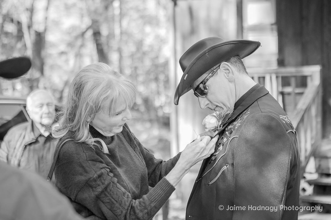 Getting Ready For Wedding Photos | Asheville Photographer