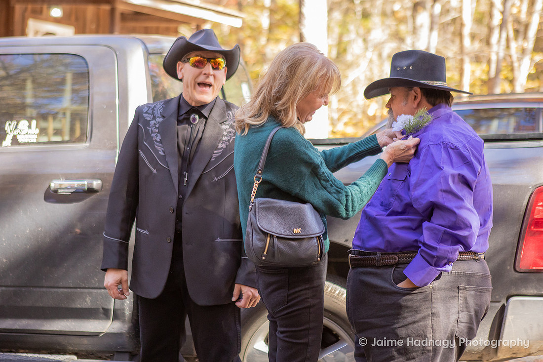 Getting Ready For Wedding Photos | Asheville Photographer
