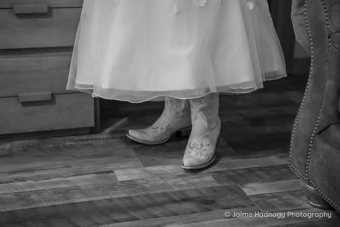 Getting Ready for Wedding | North Carolina Wedding Photographer
