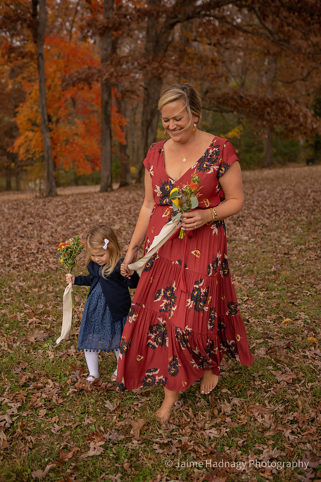 Photos of Outdoor Wedding by a lake at Innisfree Farm in Hendersonville | Asheville Photogrpher