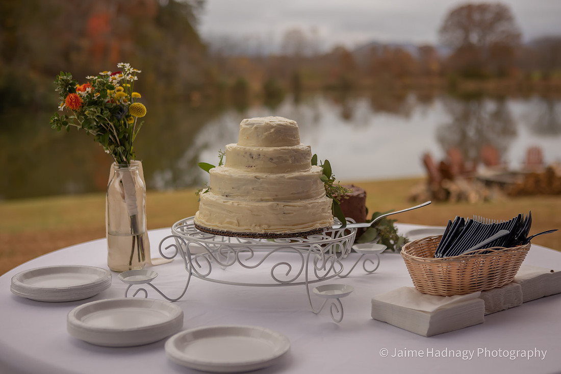 Indoor Outdoor Wedding Reception Photos at Innisfree Farm Hendersonville | Asheville Photographer
