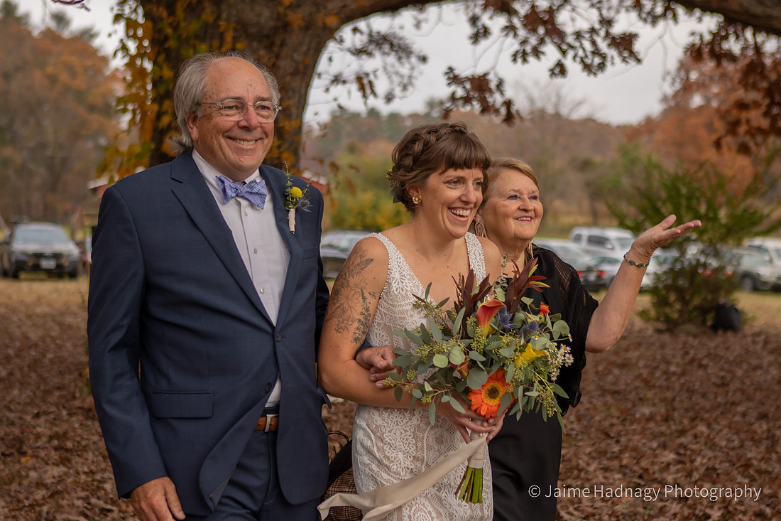 Photos of Outdoor Wedding by a lake at Innisfree Farm in Hendersonville | Asheville Photogrpher
