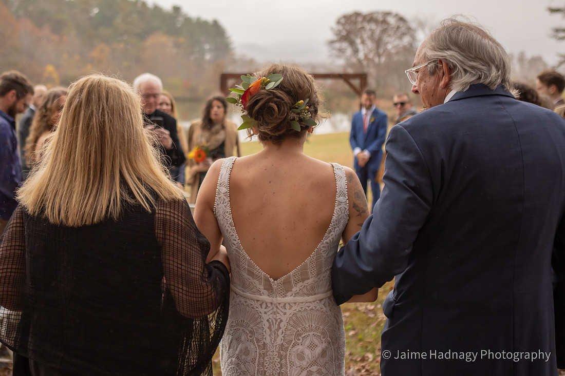 Photos of Outdoor Wedding by a lake at Innisfree Farm in Hendersonville | Asheville Photogrpher