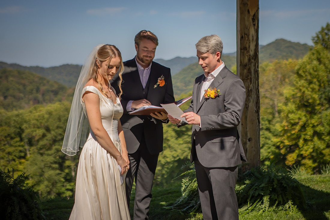 Professional Wedding Photos in the Asheville Area Western NC Photographer