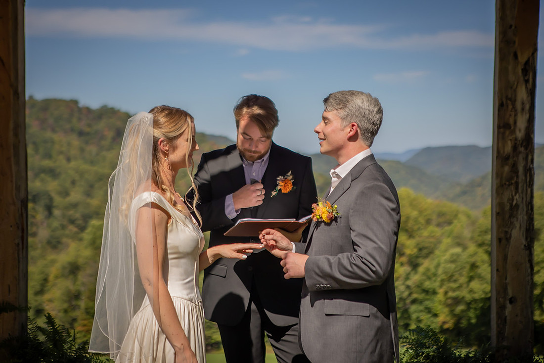 Professional Wedding Photos in the Asheville Area Western NC Photographer