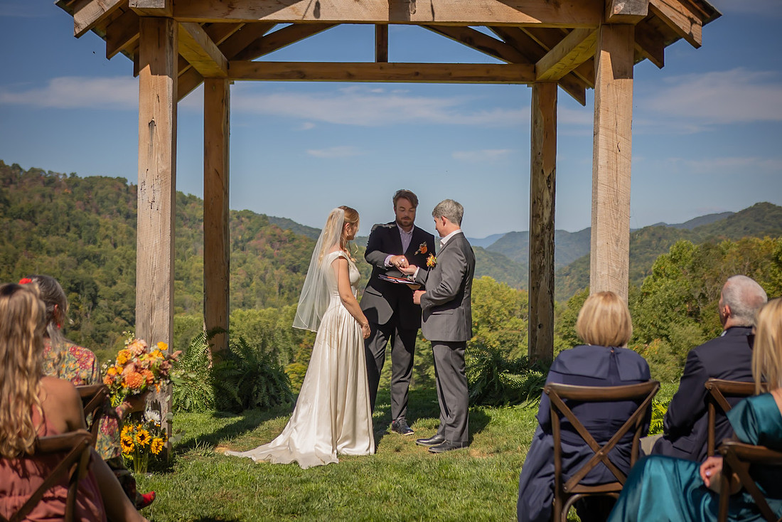 Professional Wedding Photos in the Asheville Area Western NC Photographer