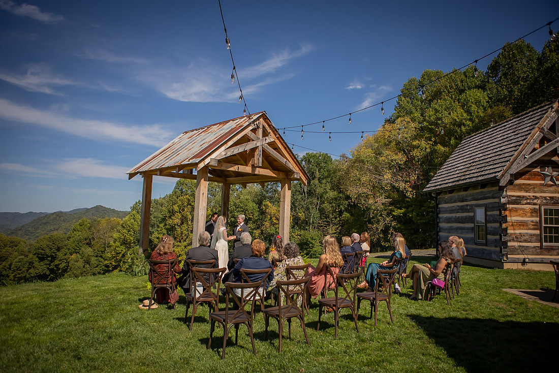 Professional Wedding Photos in the Asheville Area Western NC Photographer
