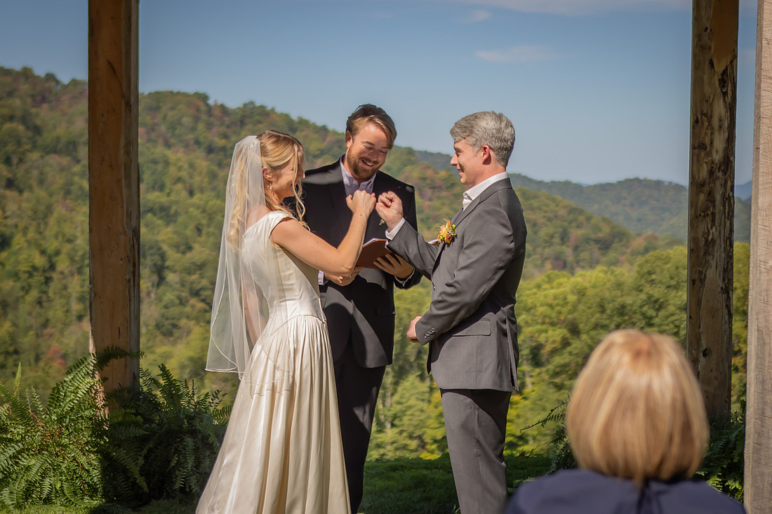 Professional Wedding Photos in the Asheville Area Western NC Photographer