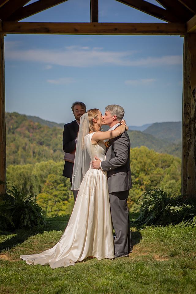 Professional Wedding Photos in the Asheville Area Western NC Photographer