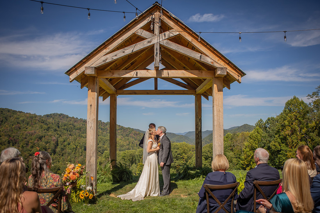 Professional Wedding Photos in the Asheville Area Western NC Photographer