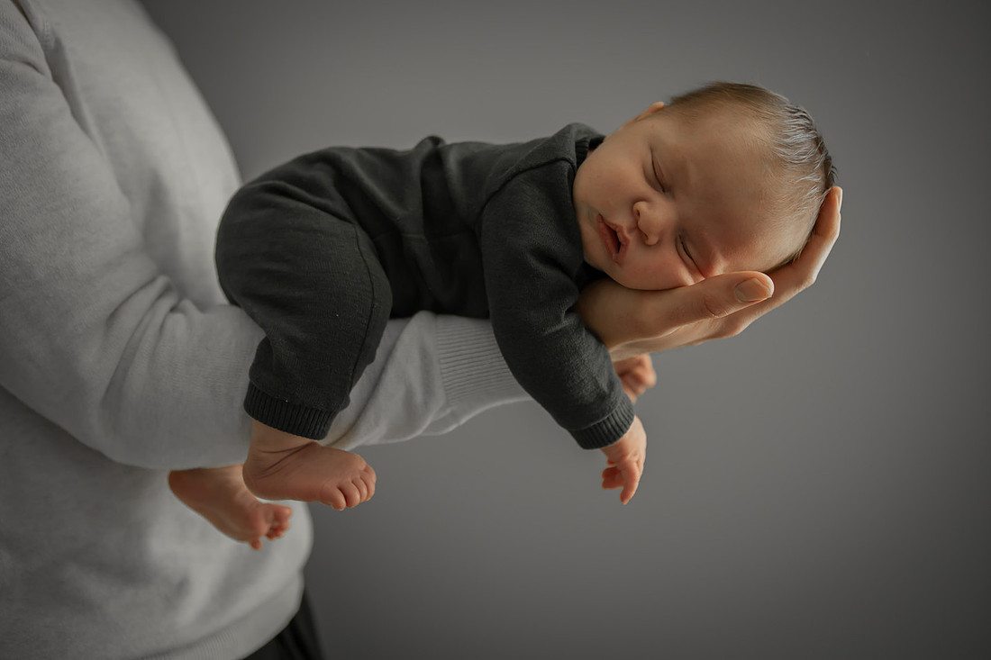 Lifestyle Newborn Photography in Home Session