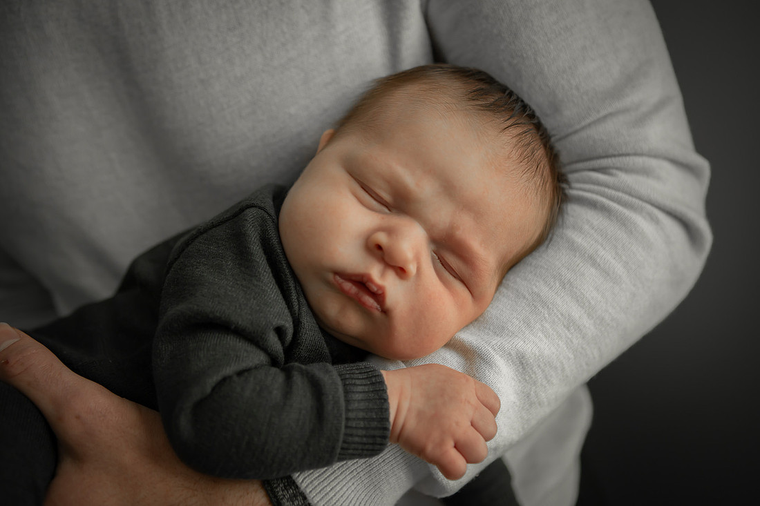 Lifestyle Newborn Photography in Home Session