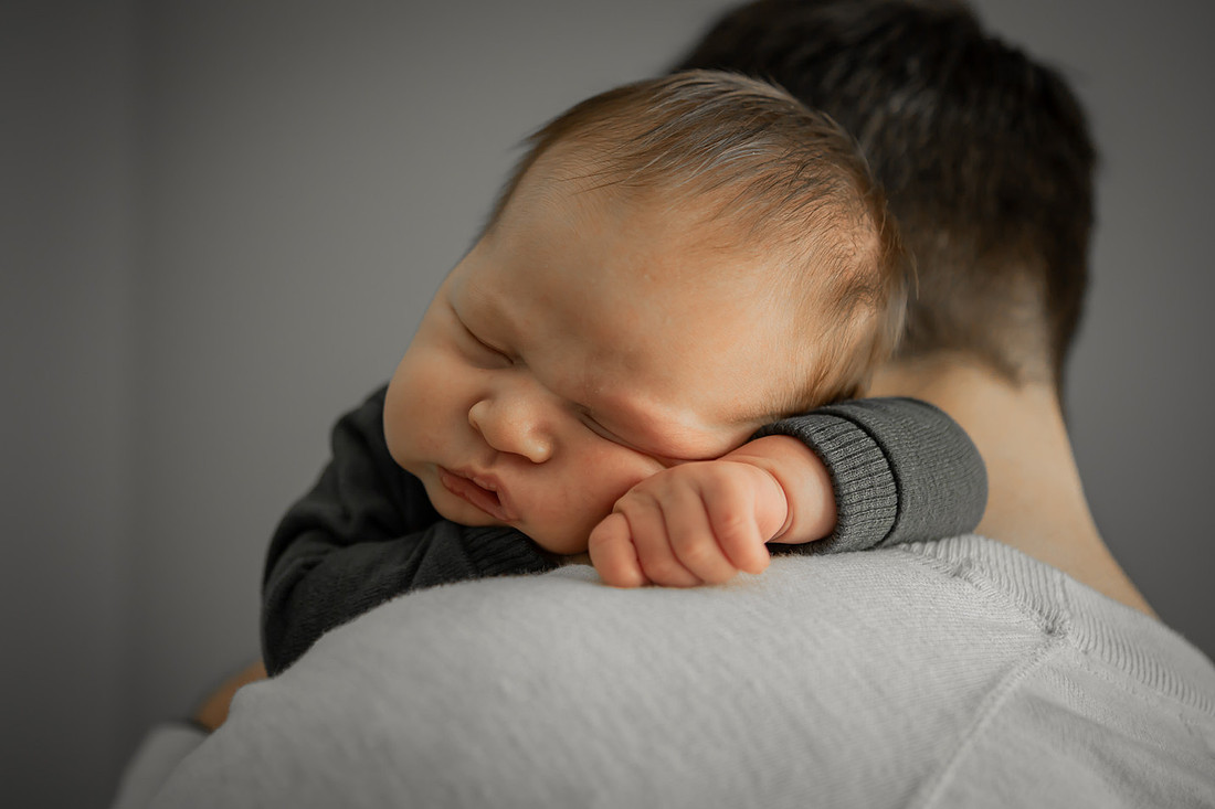 Lifestyle Newborn Photography in Home Session